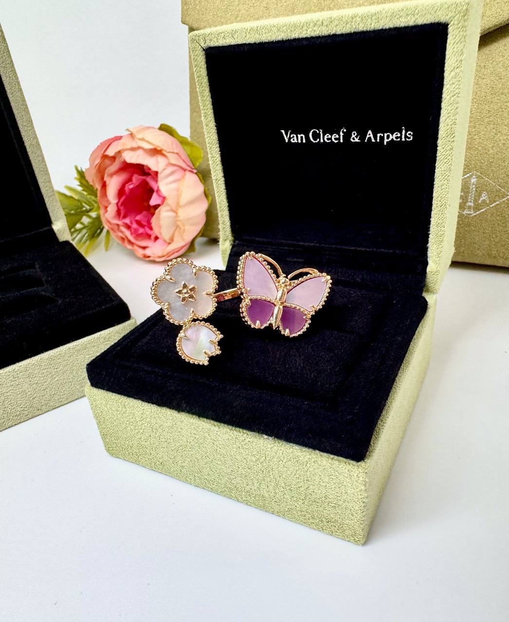 Фото Кольцо Van Cleef & Arpels Lucky Alhambra S16546