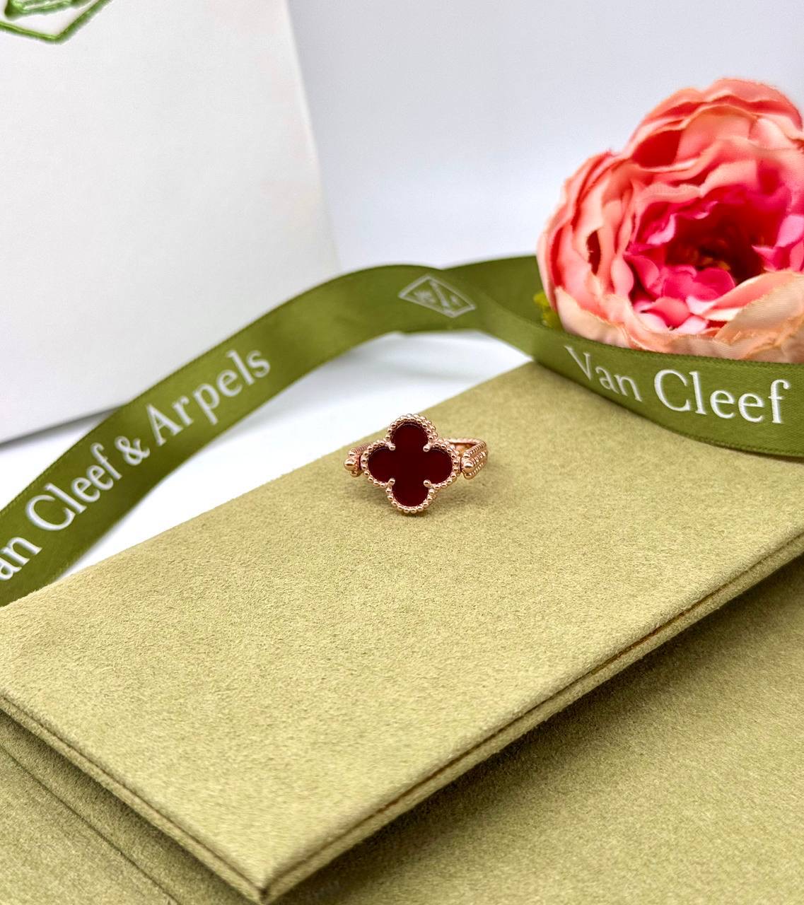 Фото Кольцо Van Cleef & Arpels Vintage Alhambra S16558