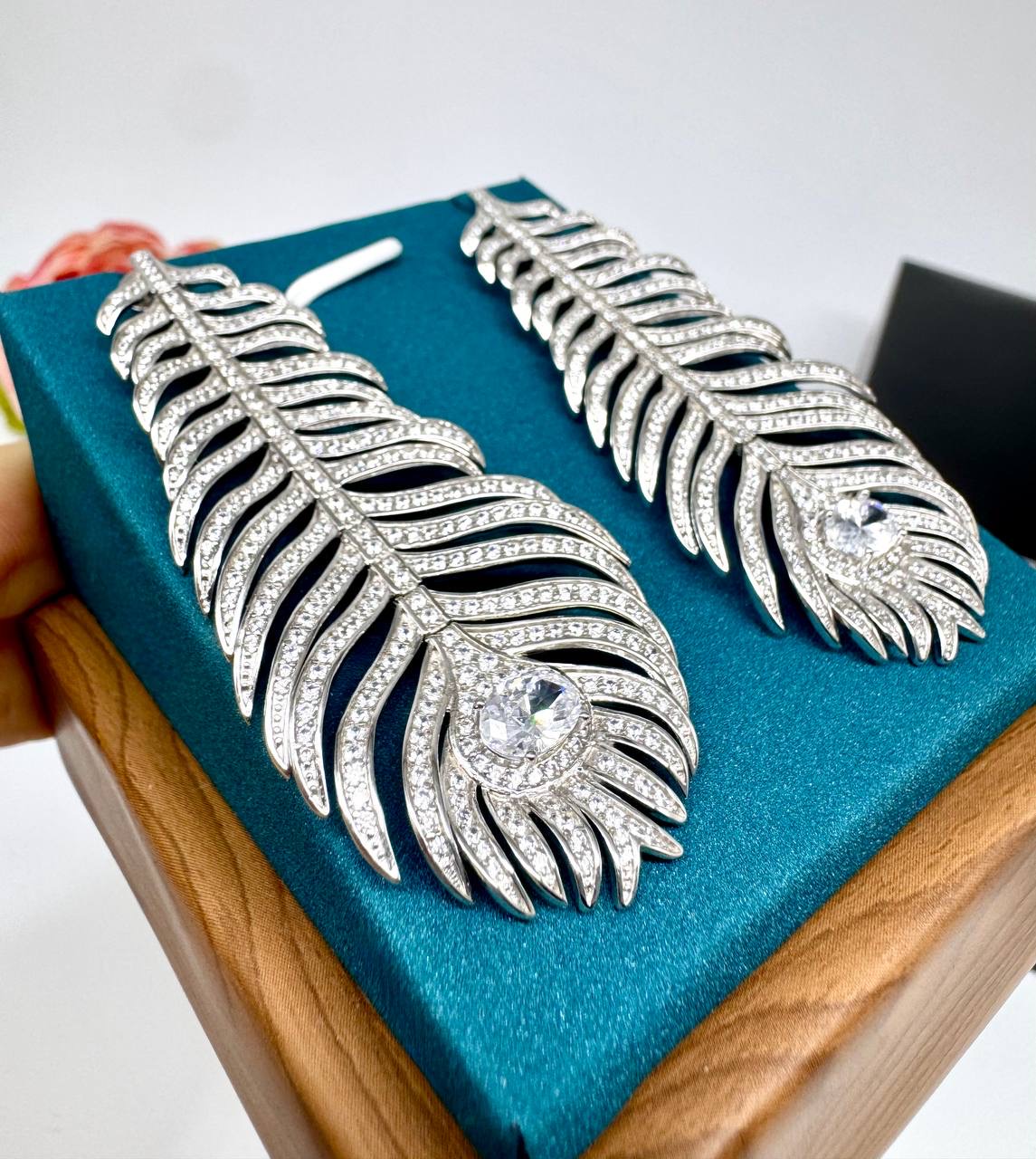 Фото Серьги Boucheron Plume De Paon S16585