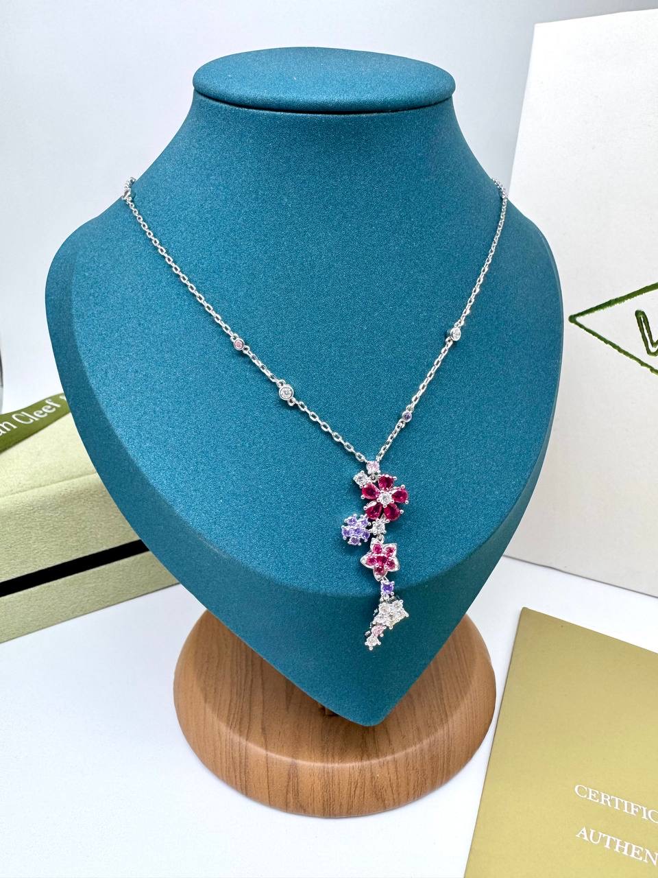Фото Колье Van Cleef & Arpels S16616