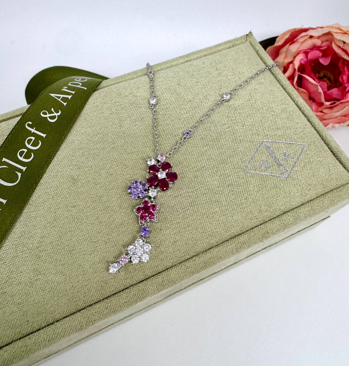 Фото Колье Van Cleef & Arpels S16616
