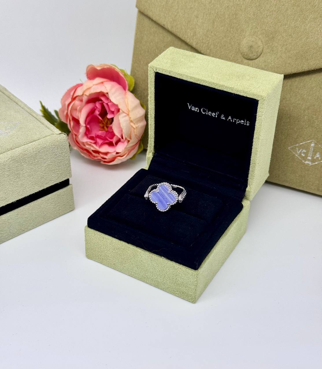 Фото Кольцо Van Cleef & Arpels Vintage Alhambra B5809