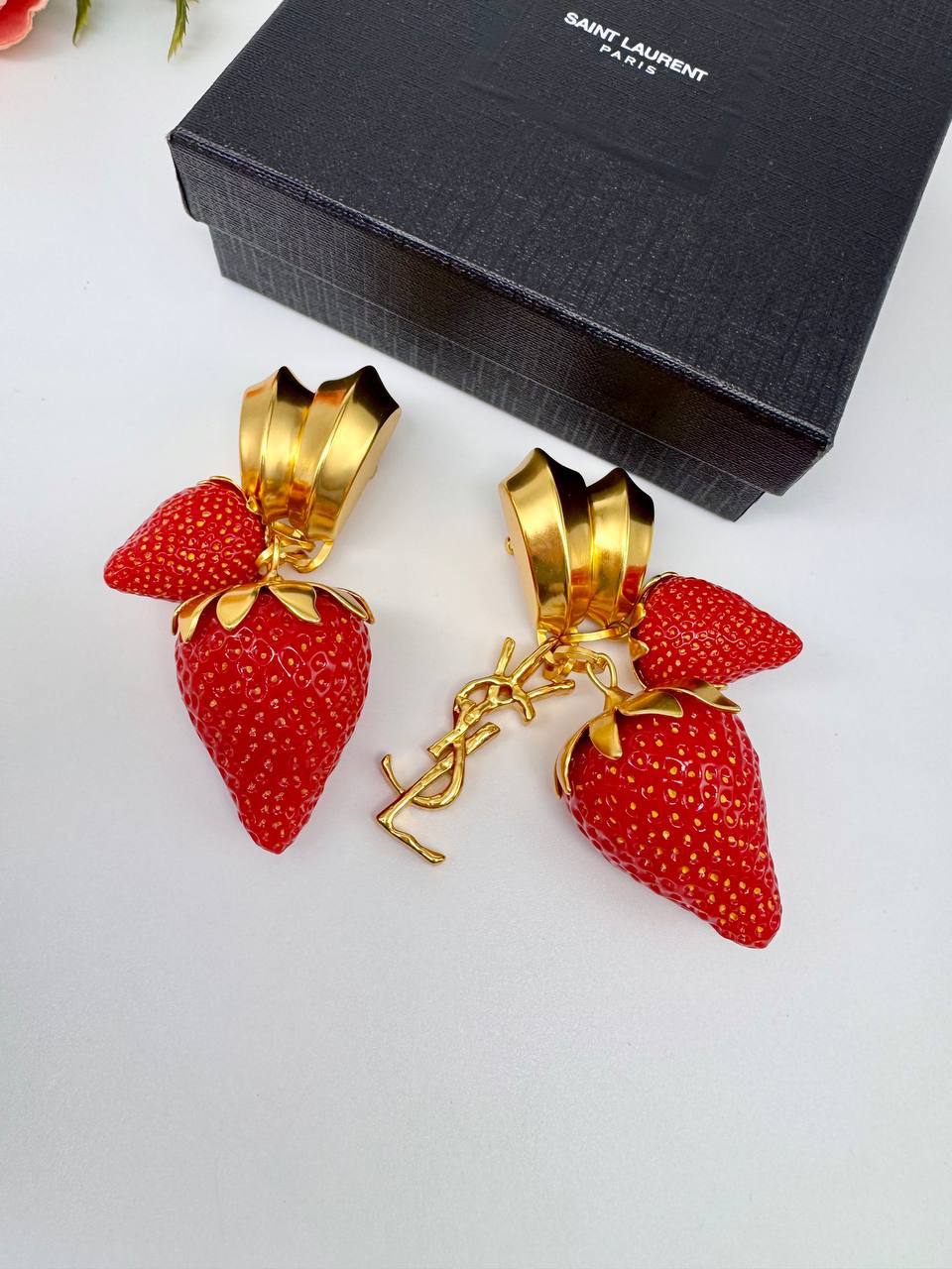 Фото Серьги-клипсы Yves Saint Laurent B5821