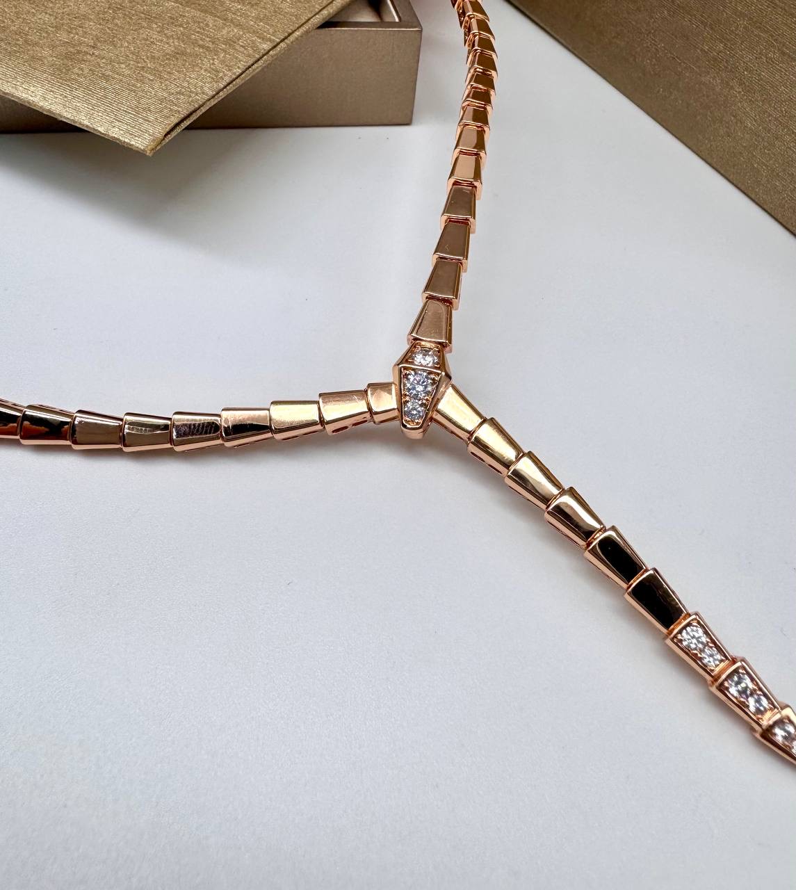 Фото Колье Bvlgari Serpenti Viper S16888